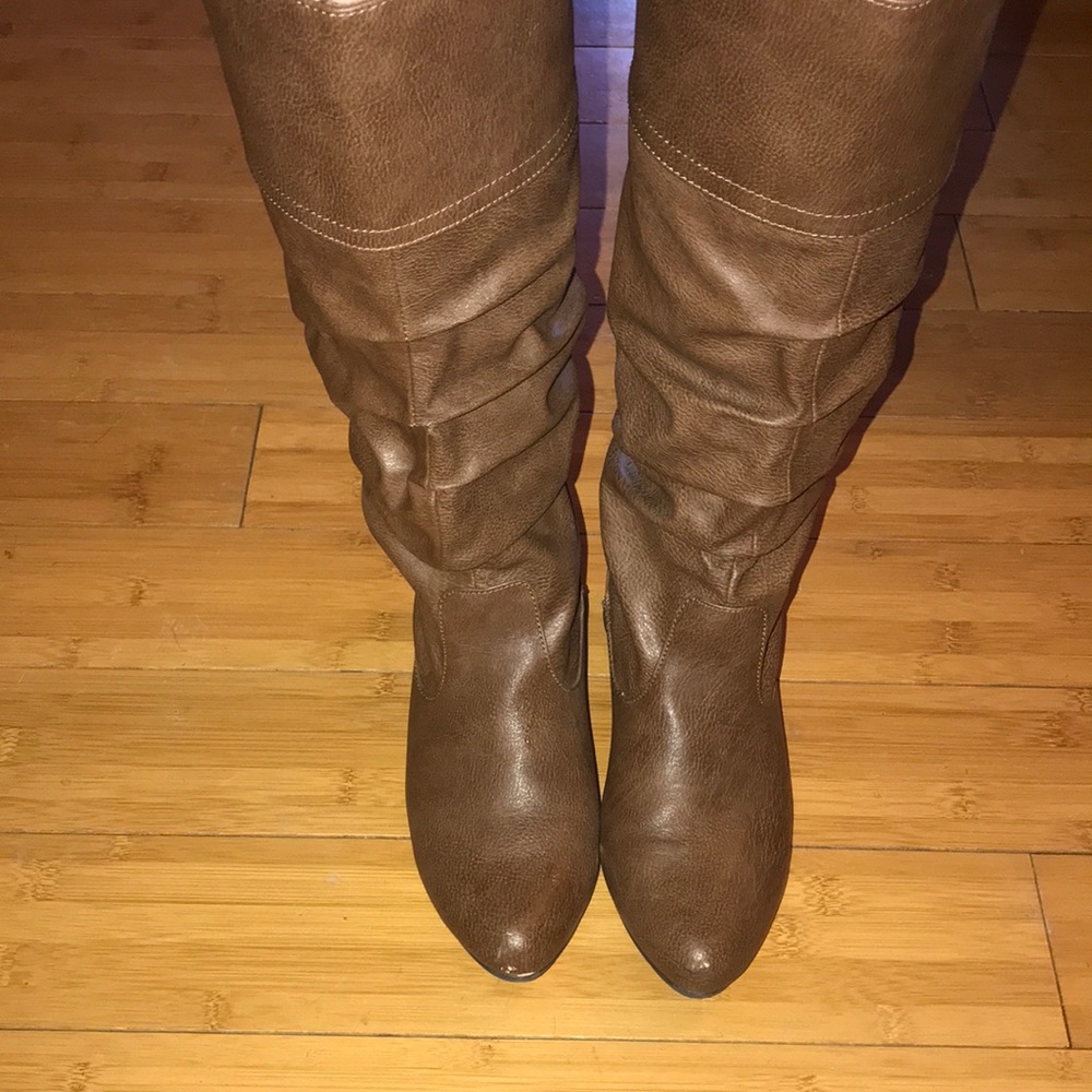 Women’s brown boots